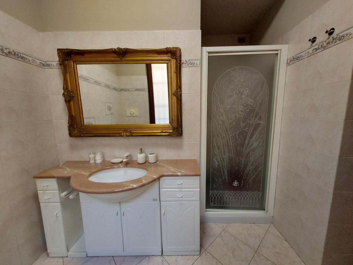 Casa Degli Artisti Apartment เกรโมนา ภายนอก รูปภาพ
